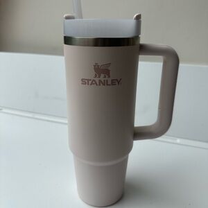 Stanley Cup 30 oz in Rose Quartz 2